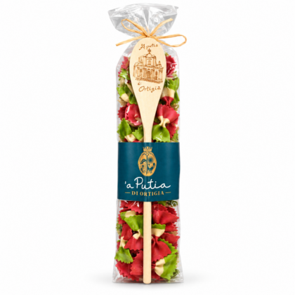 Farfalle tricolori con cucchiaio in legno
